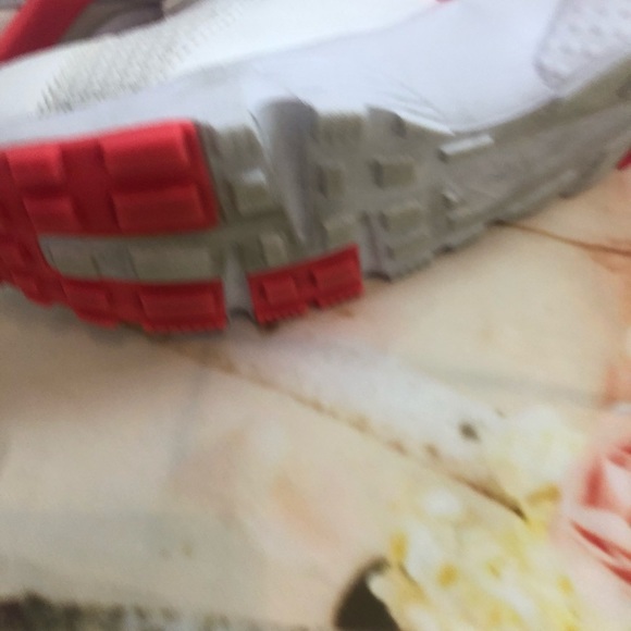 ❗️SOLD❗️NIKE Huarache Run Pink and White - Picture 2 of 5